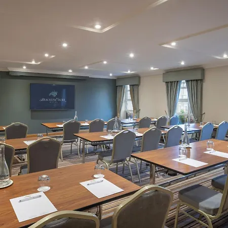 Hotel Bracken Court 4*