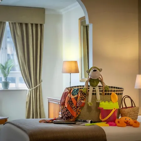 Bracken Court Hotel 4*