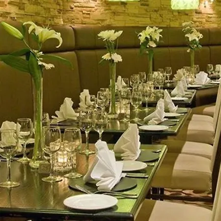 Hotel Bracken Court