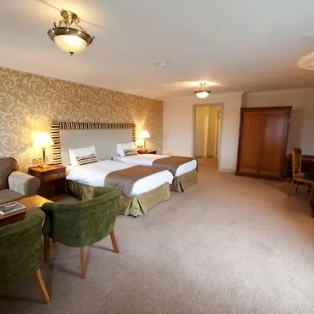 Bracken Court Hotel 4*