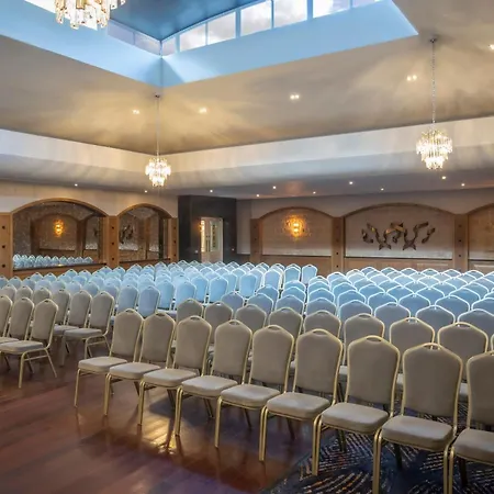 Bracken Court 4* בלבריגן