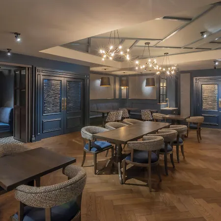 Bracken Court 4* בלבריגן