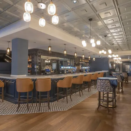 מלון Bracken Court