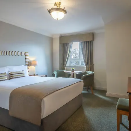Bracken Court Hotel 4*