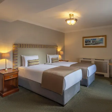 Bracken Court 4*