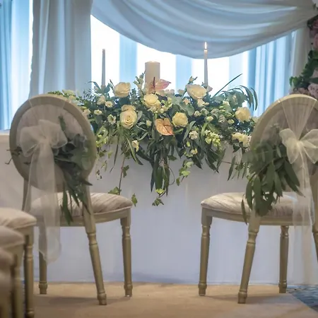 Bracken Court Hotel 4*