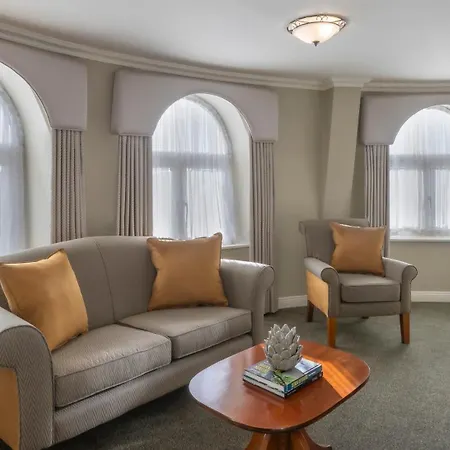 Bracken Court 4* בלבריגן