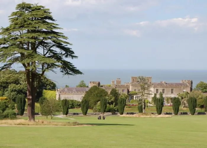 Bracken Court Hotel 4*