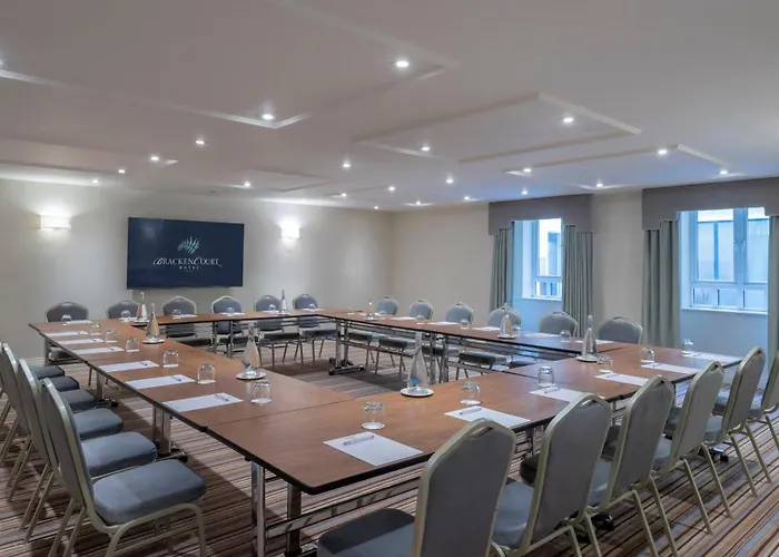 Hotel Bracken Court 4*